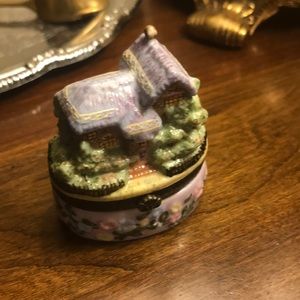 Keepsake porcelain vintage collectible box House
